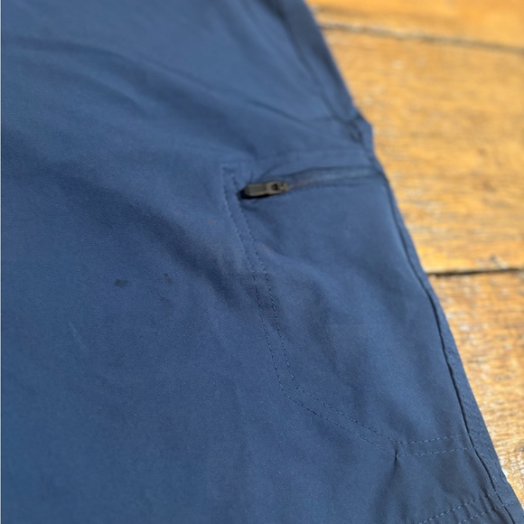 ZEROXPOSUR Men's Lightweight Navy Stretch Travel Friendly Shorts Size: 34. - Picture 3 of 9